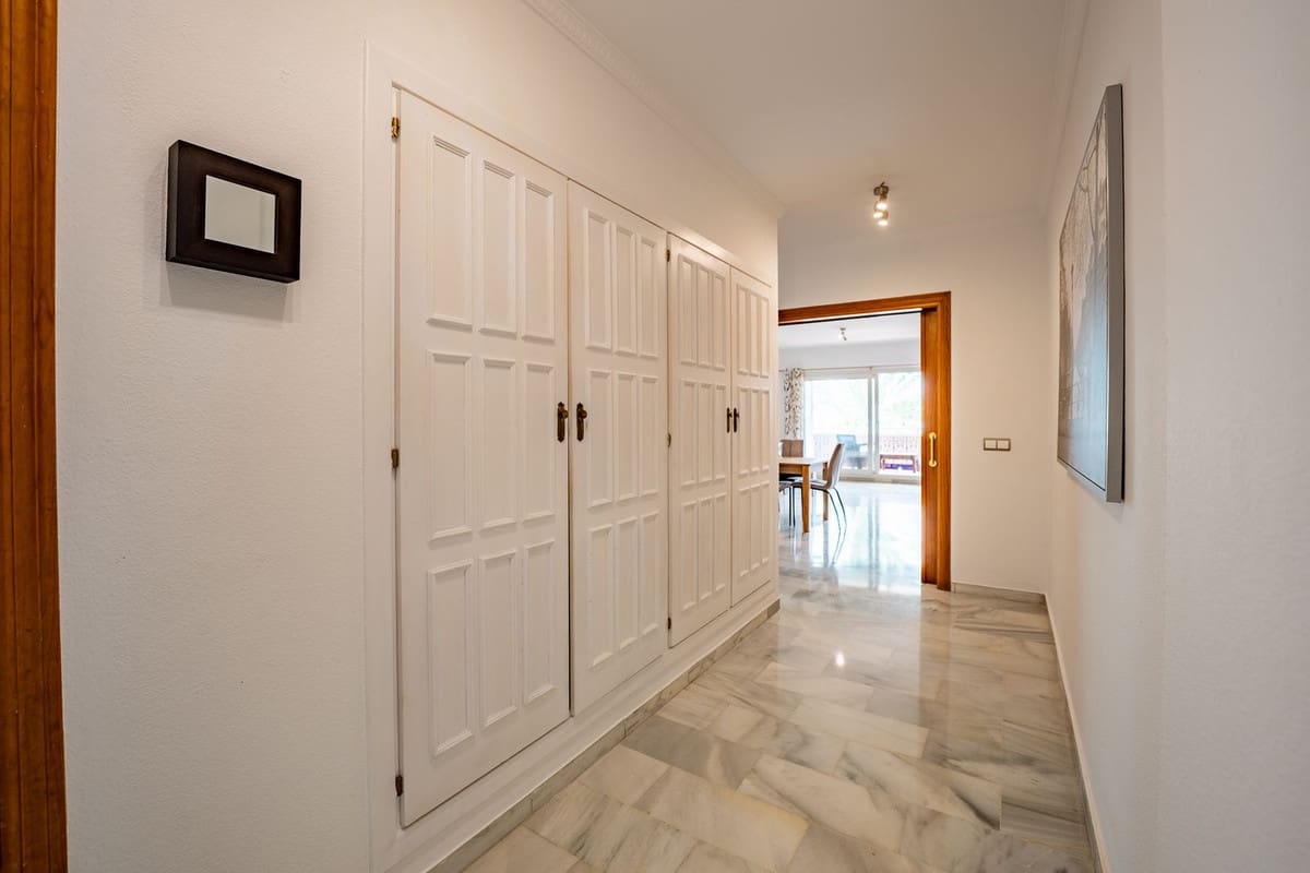 3 bedroom Apartment for rent in Estepona with garage - € 3,750 (Ref: 9981596)
