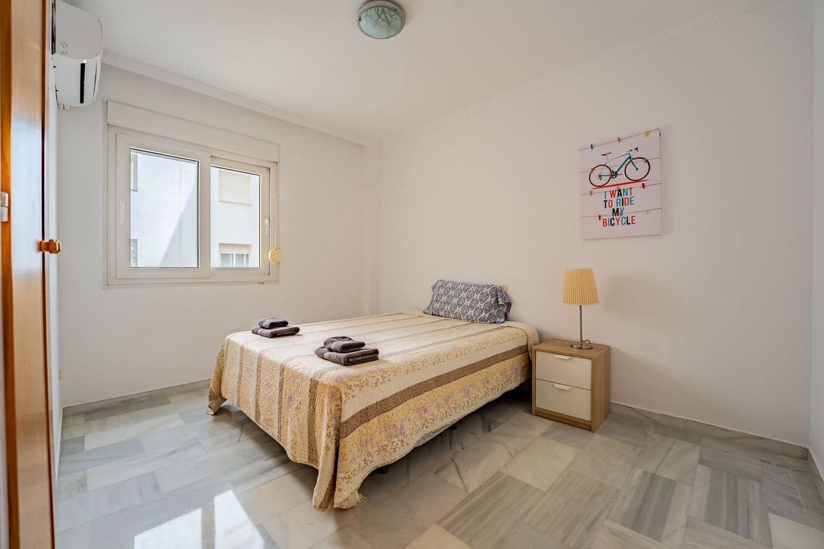 3 bedroom Apartment for rent in Estepona with garage - € 3,750 (Ref: 9981596)