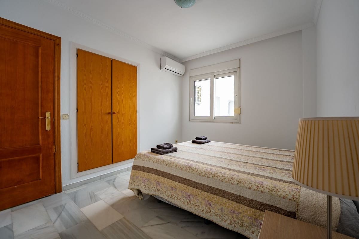 3 bedroom Apartment for rent in Estepona with garage - € 3,750 (Ref: 9981596)