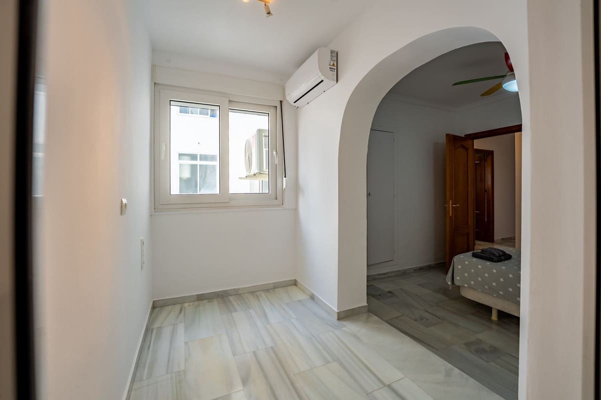 3 bedroom Apartment for rent in Estepona with garage - € 3,750 (Ref: 9981596)