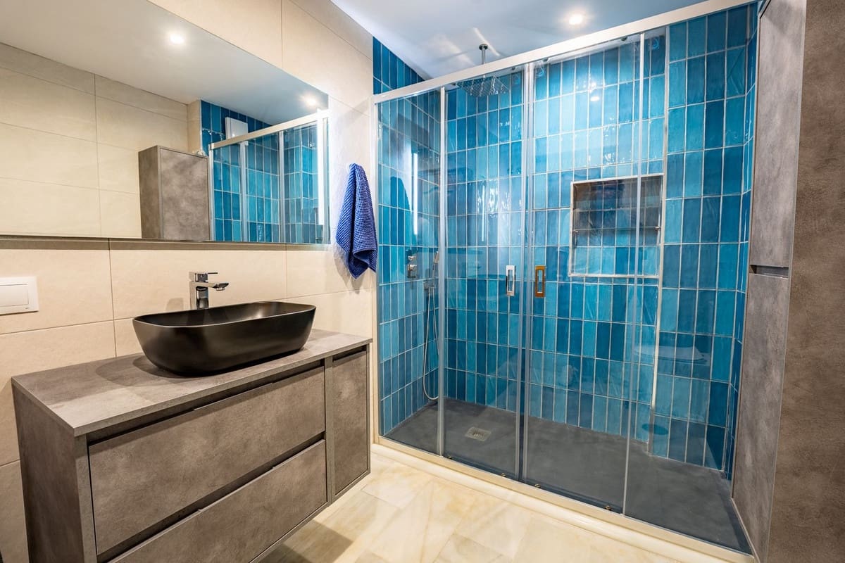 3 bedroom Apartment for rent in Estepona with garage - € 3,750 (Ref: 9981596)