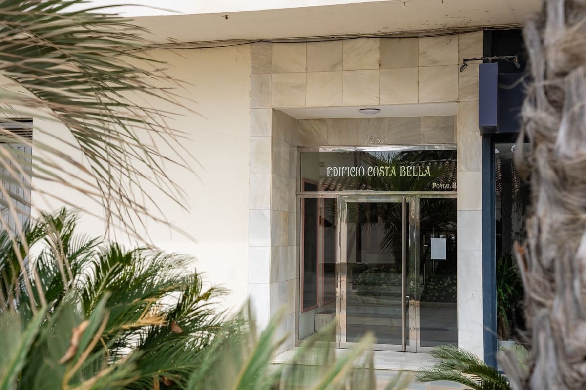 3 bedroom Apartment for rent in Estepona with garage - € 3,750 (Ref: 9981596)