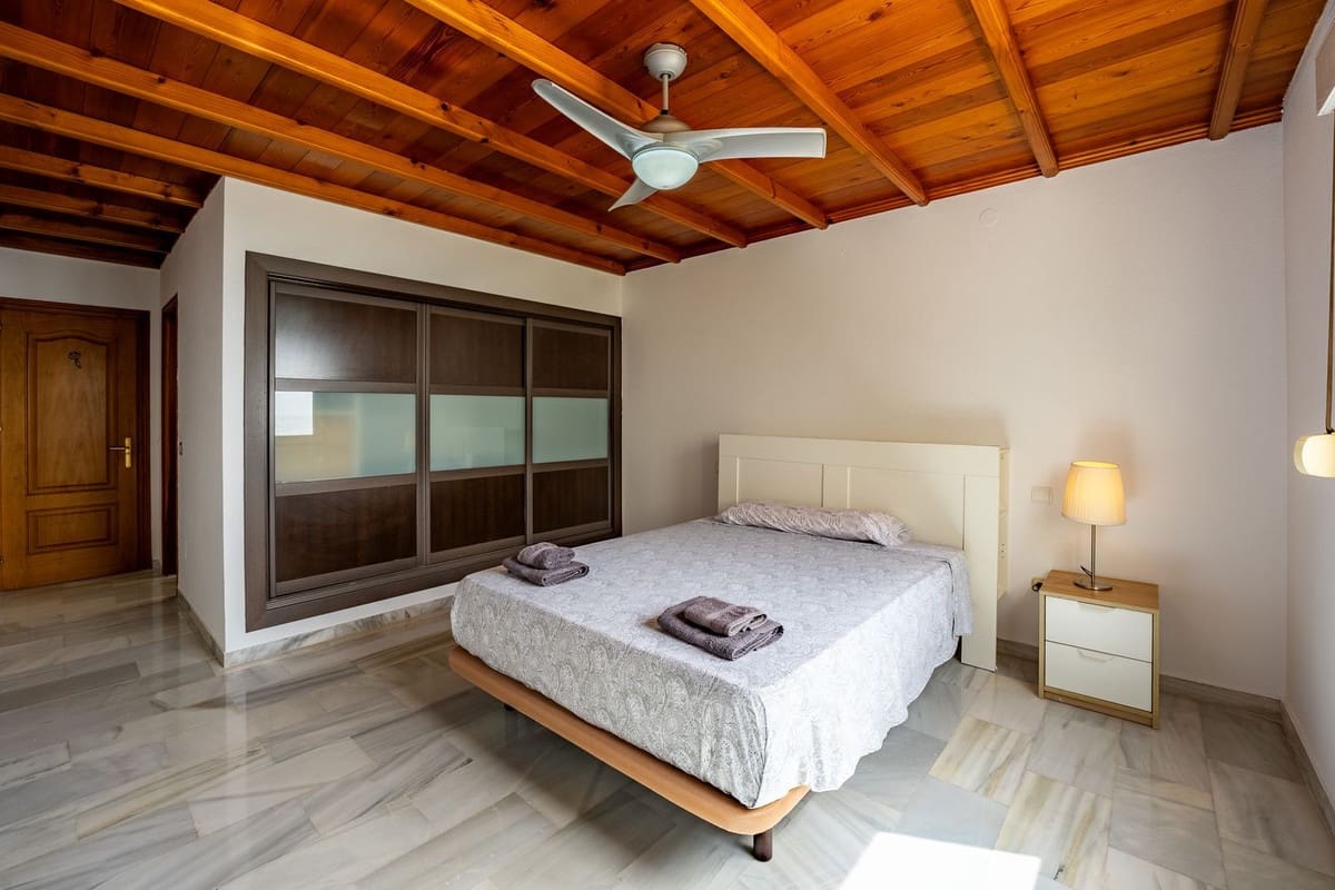 3 bedroom Apartment for rent in Estepona with garage - € 3,750 (Ref: 9981596)
