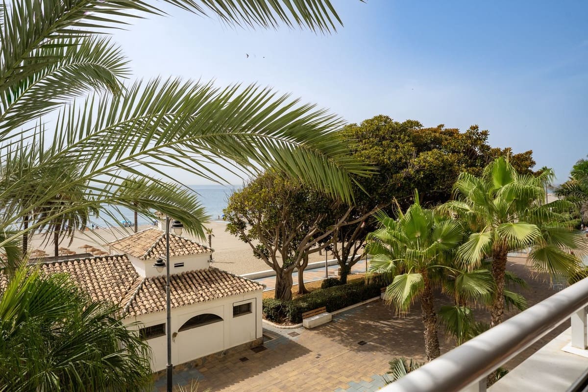 3 bedroom Apartment for rent in Estepona with garage - € 3,750 (Ref: 9981596)