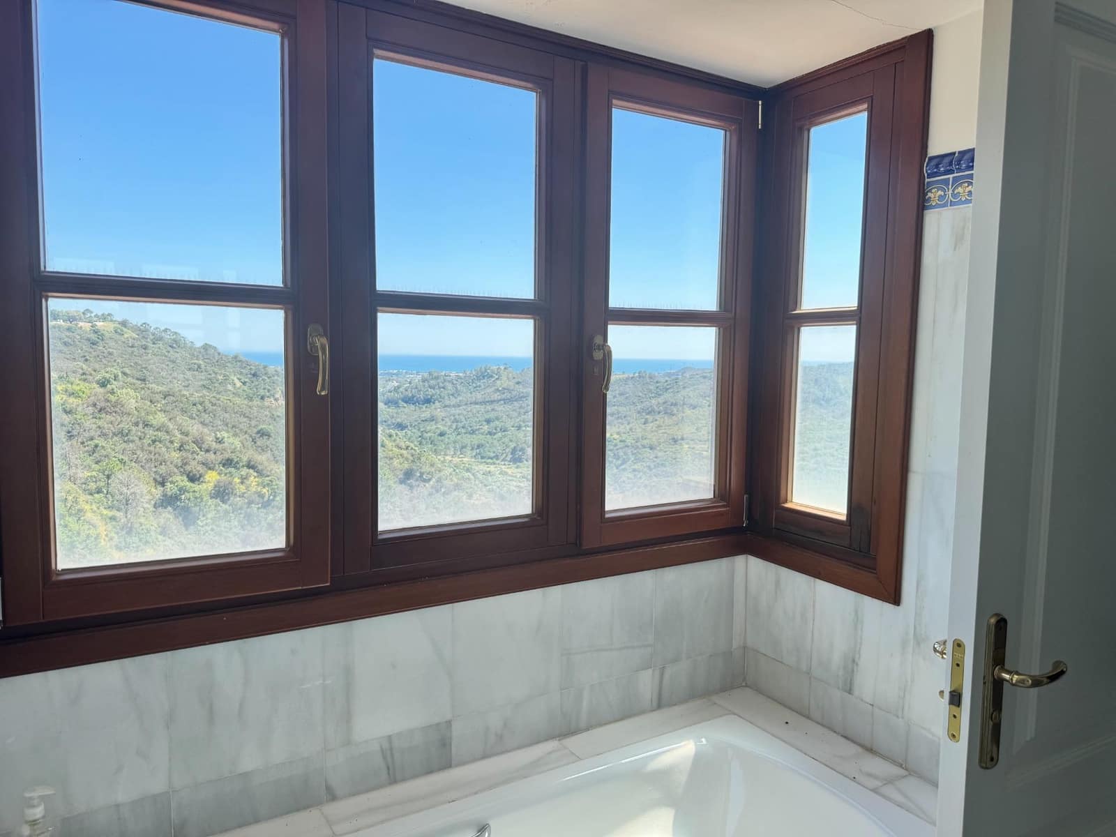 3 bedroom Terraced Villa for sale in Benahavis with pool garage - € 700,000 (Ref: 8951947)