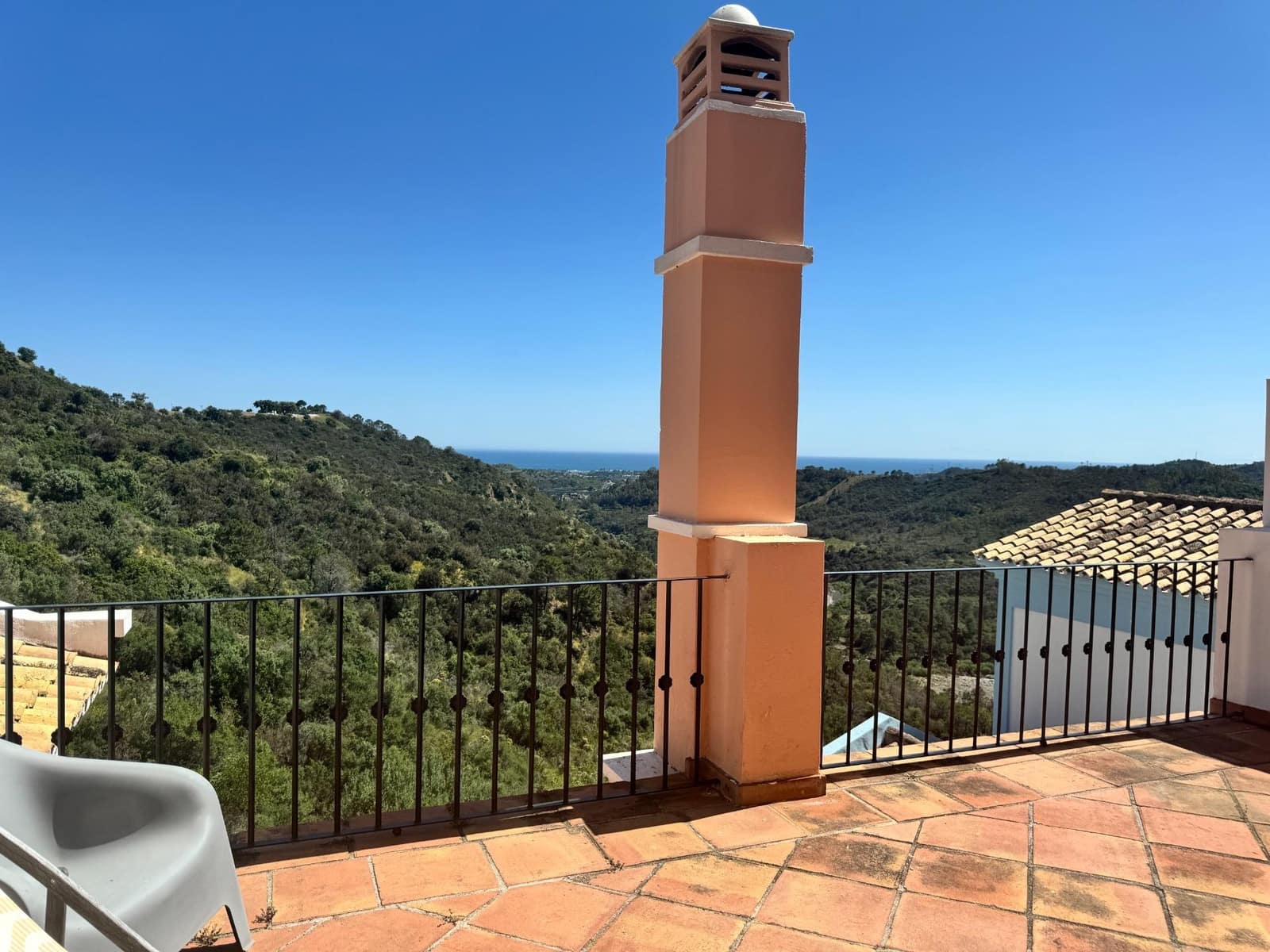 3 bedroom Terraced Villa for sale in Benahavis with pool garage - € 700,000 (Ref: 8951947)