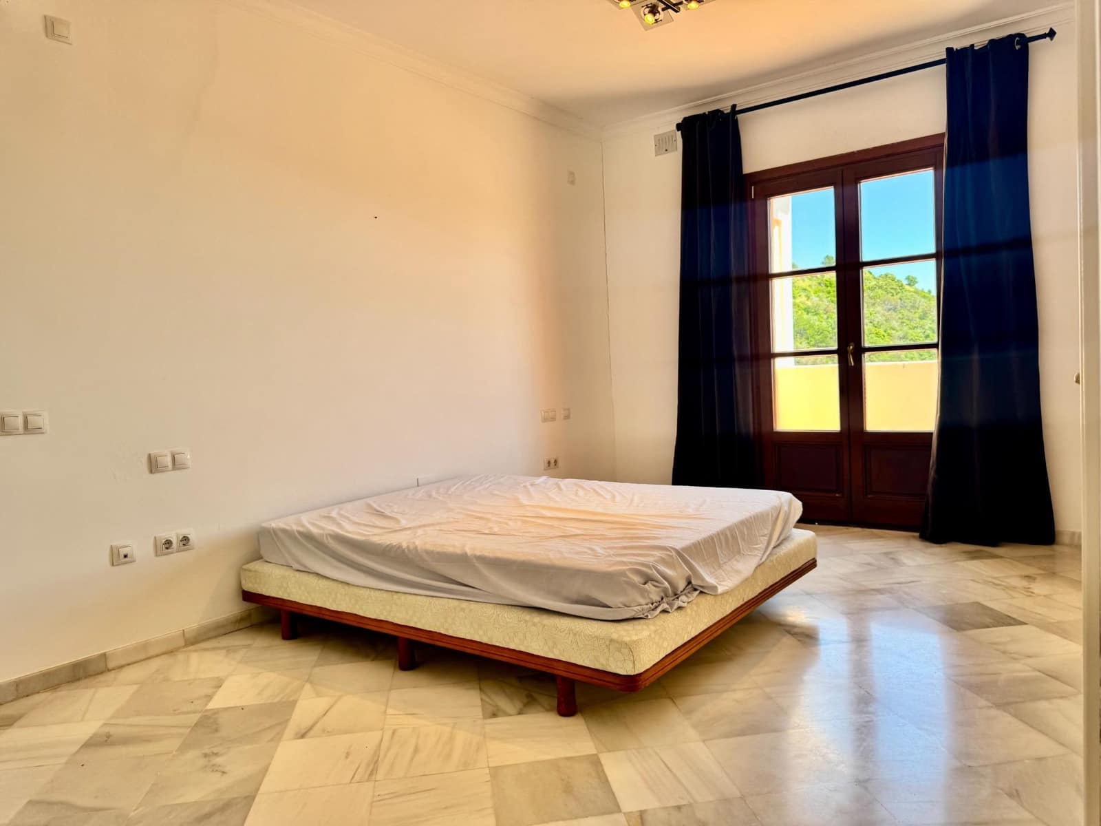 3 bedroom Terraced Villa for sale in Benahavis with pool garage - € 700,000 (Ref: 8951947)