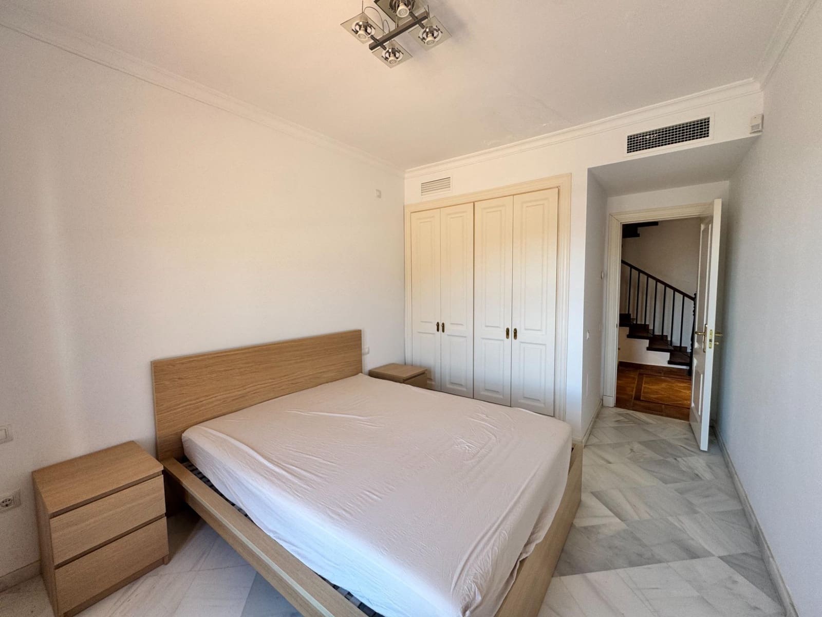 3 bedroom Terraced Villa for sale in Benahavis with pool garage - € 700,000 (Ref: 8951947)