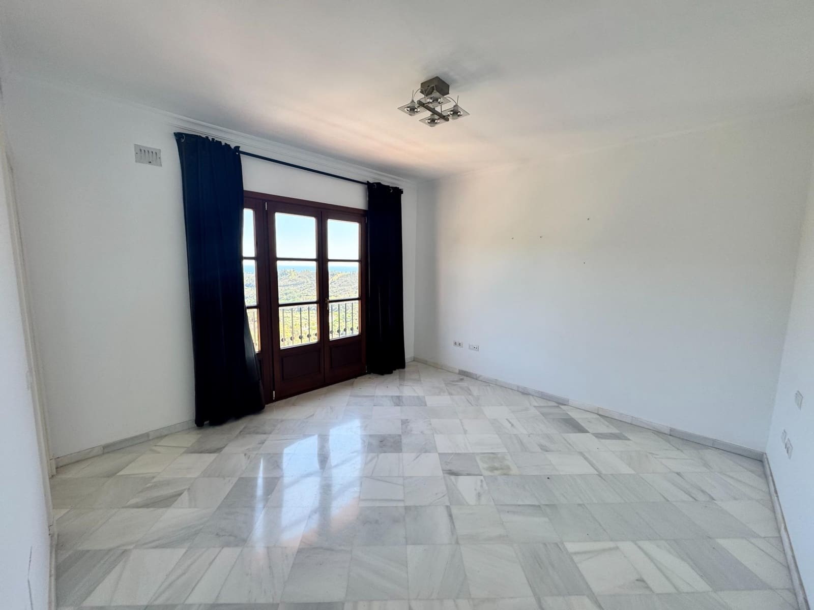 3 bedroom Terraced Villa for sale in Benahavis with pool garage - € 700,000 (Ref: 8951947)