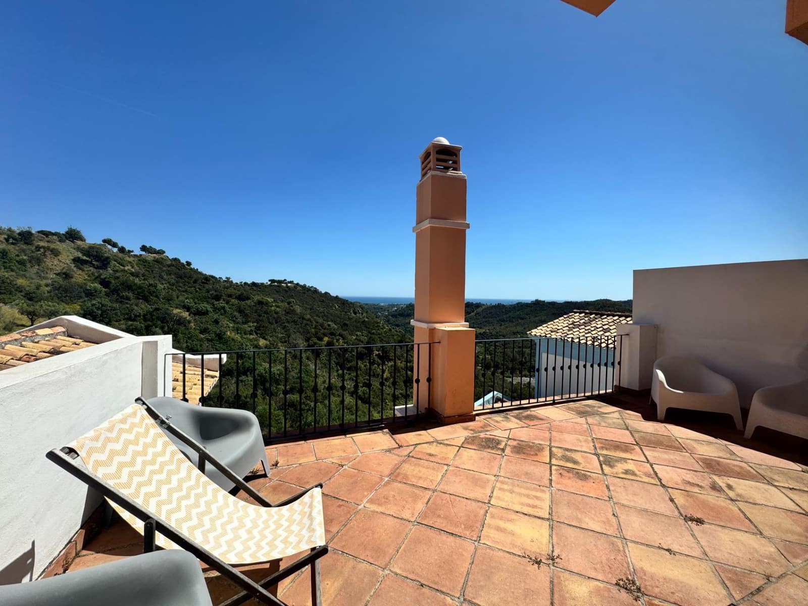 3 bedroom Terraced Villa for sale in Benahavis with pool garage - € 700,000 (Ref: 8951947)