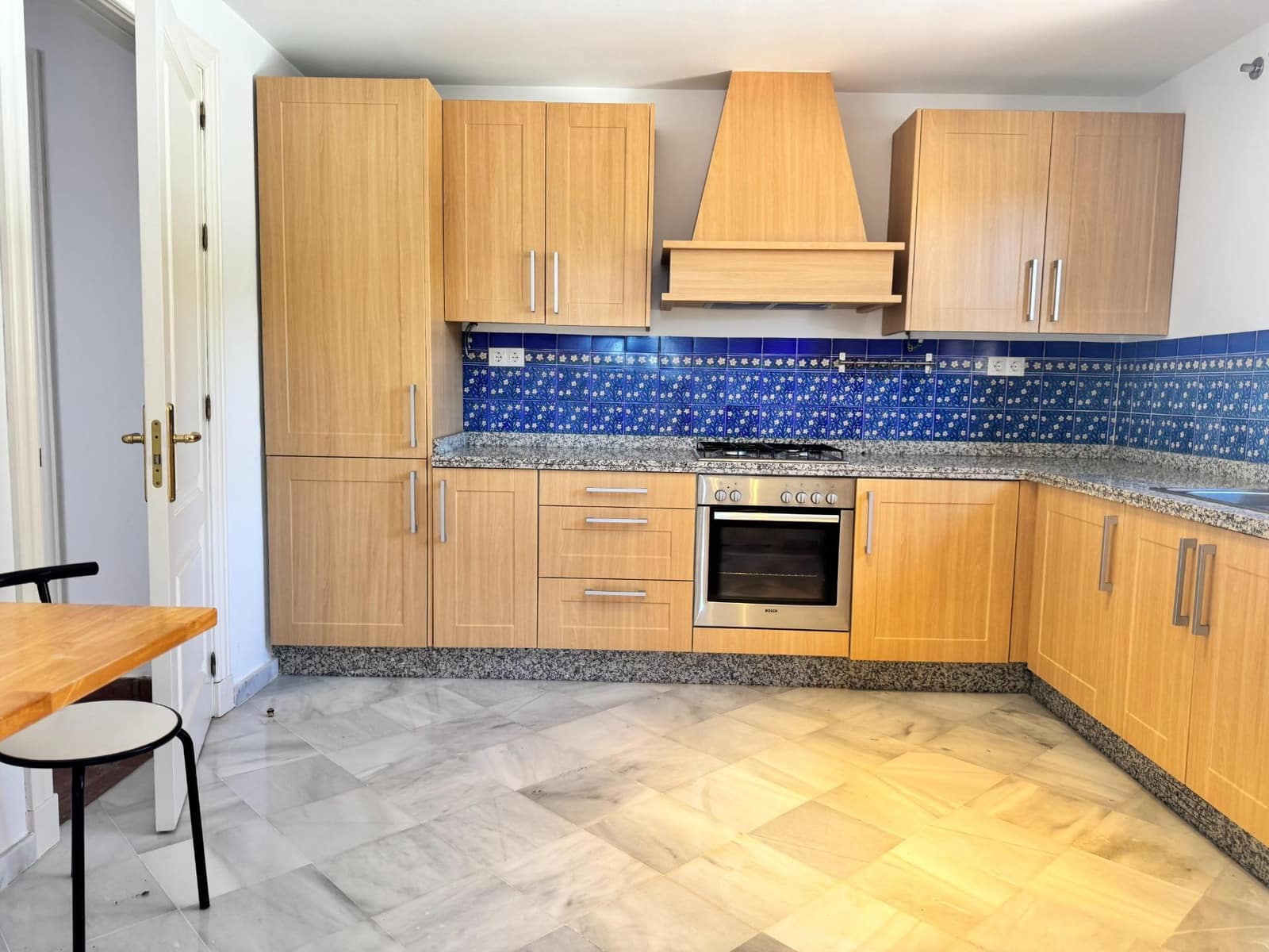 3 bedroom Terraced Villa for sale in Benahavis with pool garage - € 700,000 (Ref: 8951947)