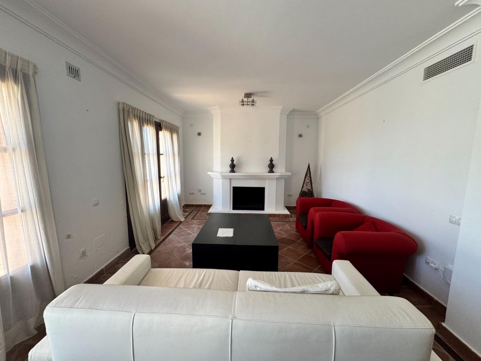 3 bedroom Terraced Villa for sale in Benahavis with pool garage - € 700,000 (Ref: 8951947)