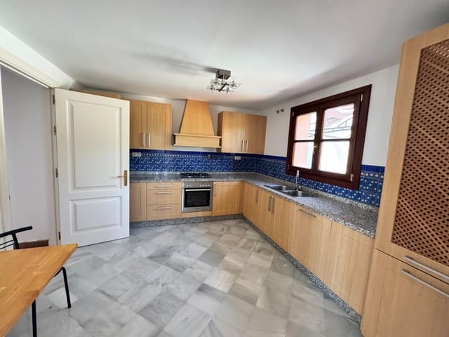 3 bedroom Terraced Villa for sale in Benahavís with pool garage - € 700,000 (Ref: 8951947)