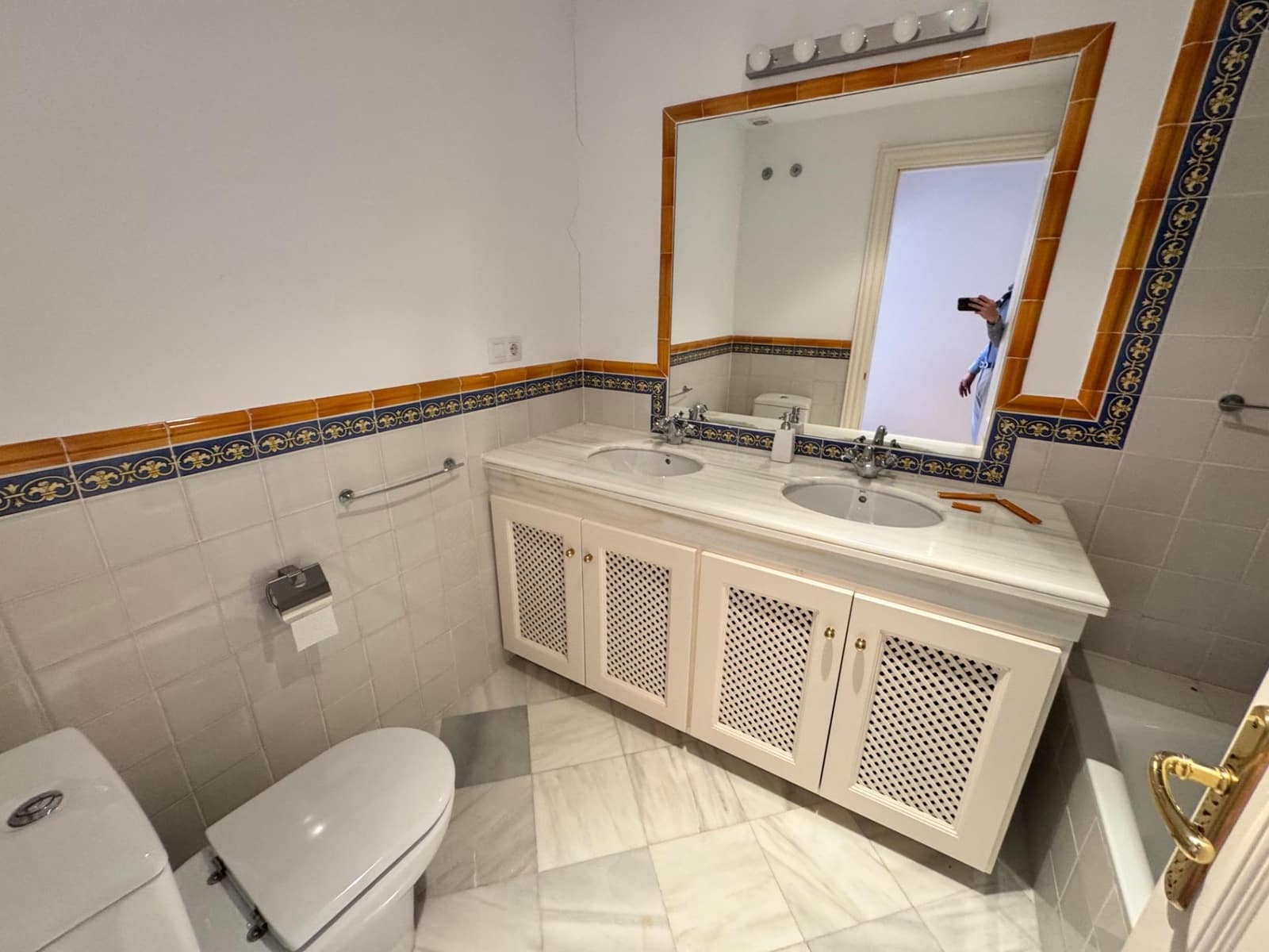 3 bedroom Terraced Villa for sale in Benahavis with pool garage - € 700,000 (Ref: 8951947)