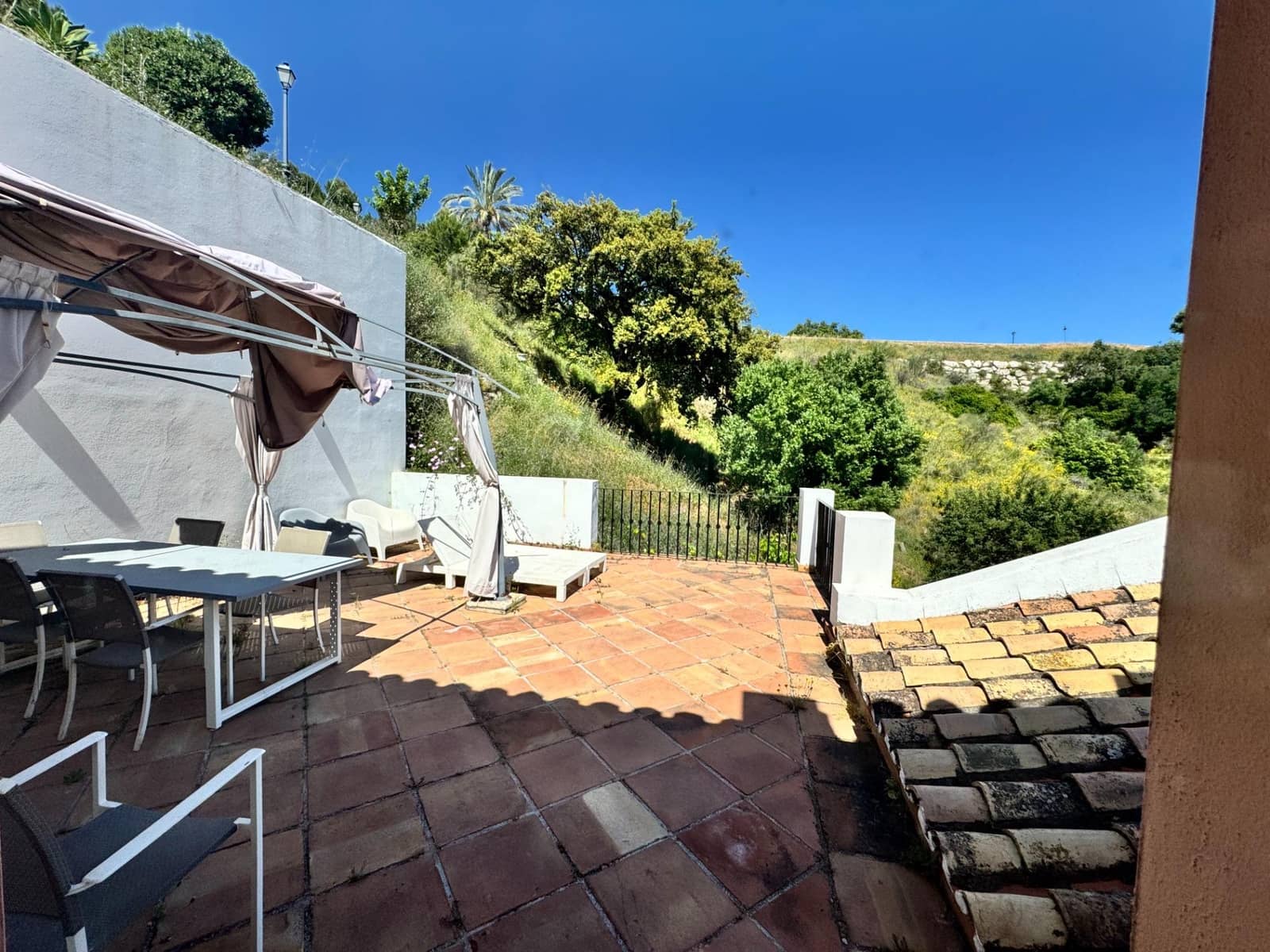 3 bedroom Terraced Villa for sale in Benahavis with pool garage - € 700,000 (Ref: 8951947)