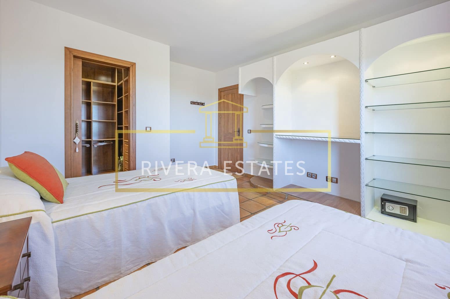 4 bedroom Villa for sale in Mijas with pool garage - € 890,000 (Ref: 8952667)