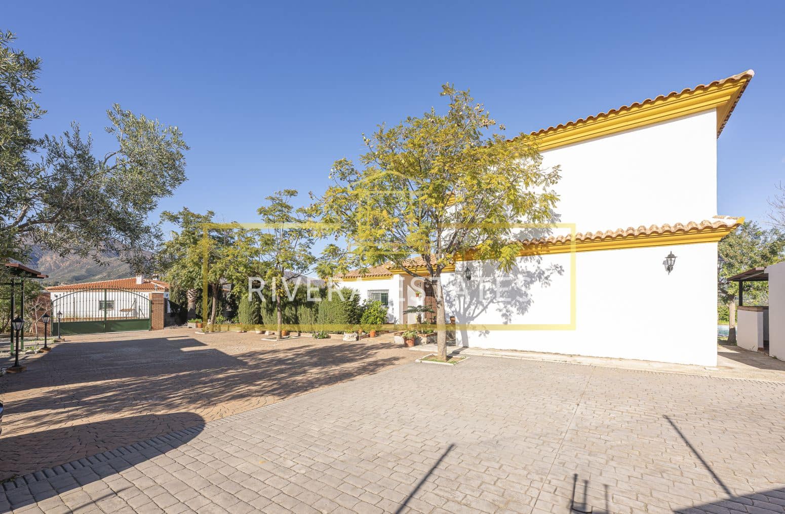 4 bedroom Villa for sale in Mijas with pool garage - € 890,000 (Ref: 8952667)