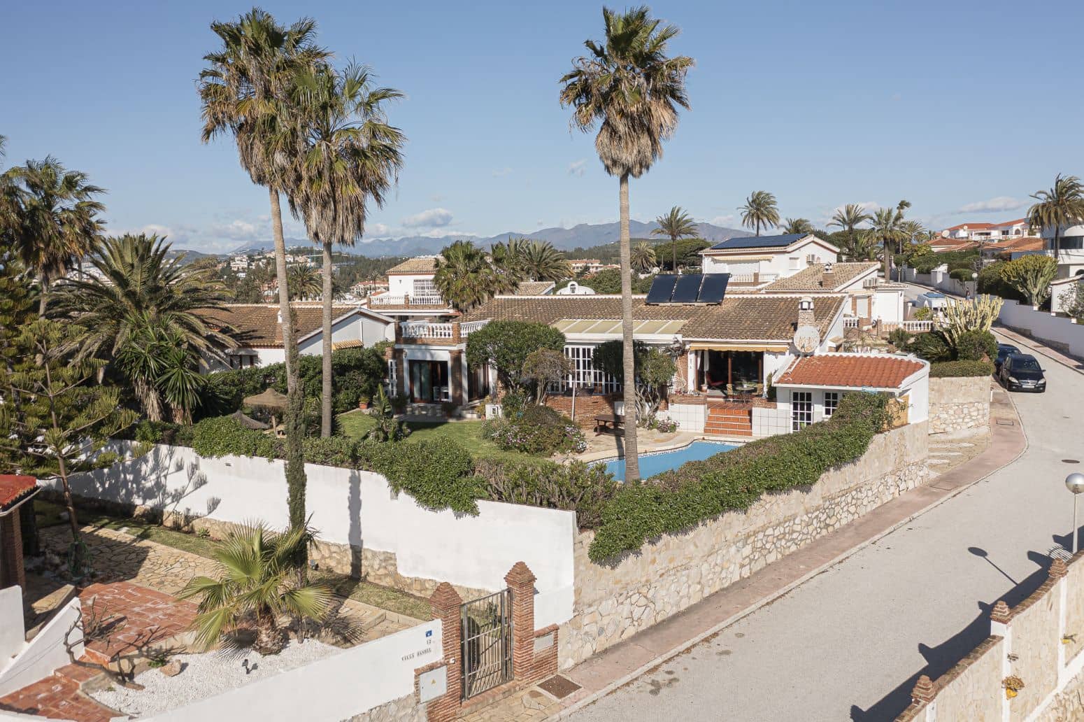 4 makuuhuone Huvila myytävänä paikassa Mijas mukana uima-altaan 
autotalli - 899 970 € (Ref: 8952669)