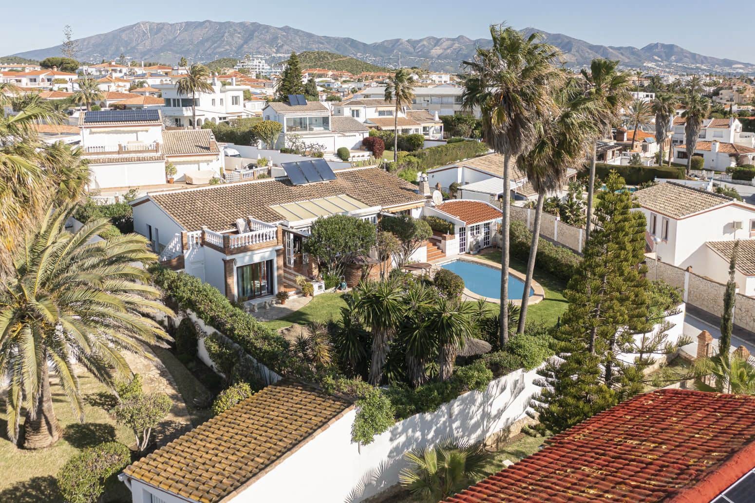 4 makuuhuone Huvila myytävänä paikassa Mijas mukana uima-altaan 
autotalli - 899 970 € (Ref: 8952669)