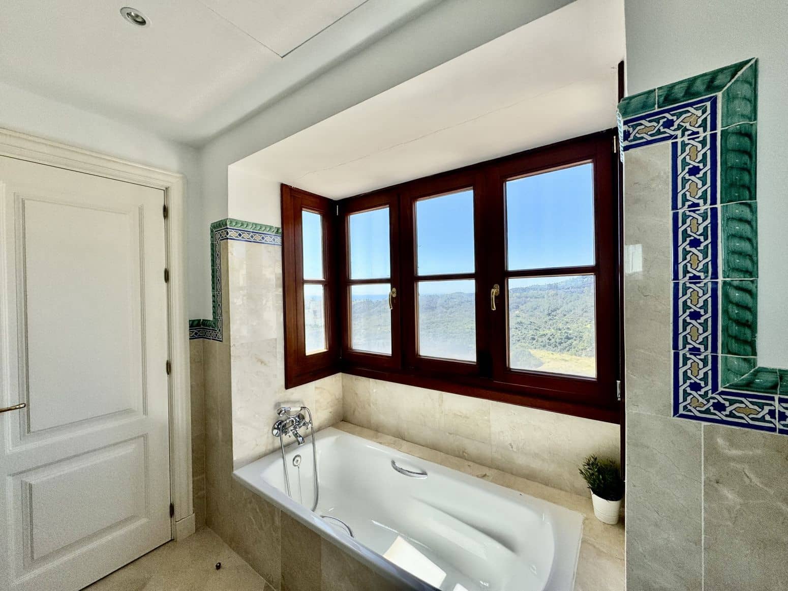 3 Zimmer Villa zu verkaufen in Benahavis mit Pool Garage - 750.000 € (Ref: 8952673)