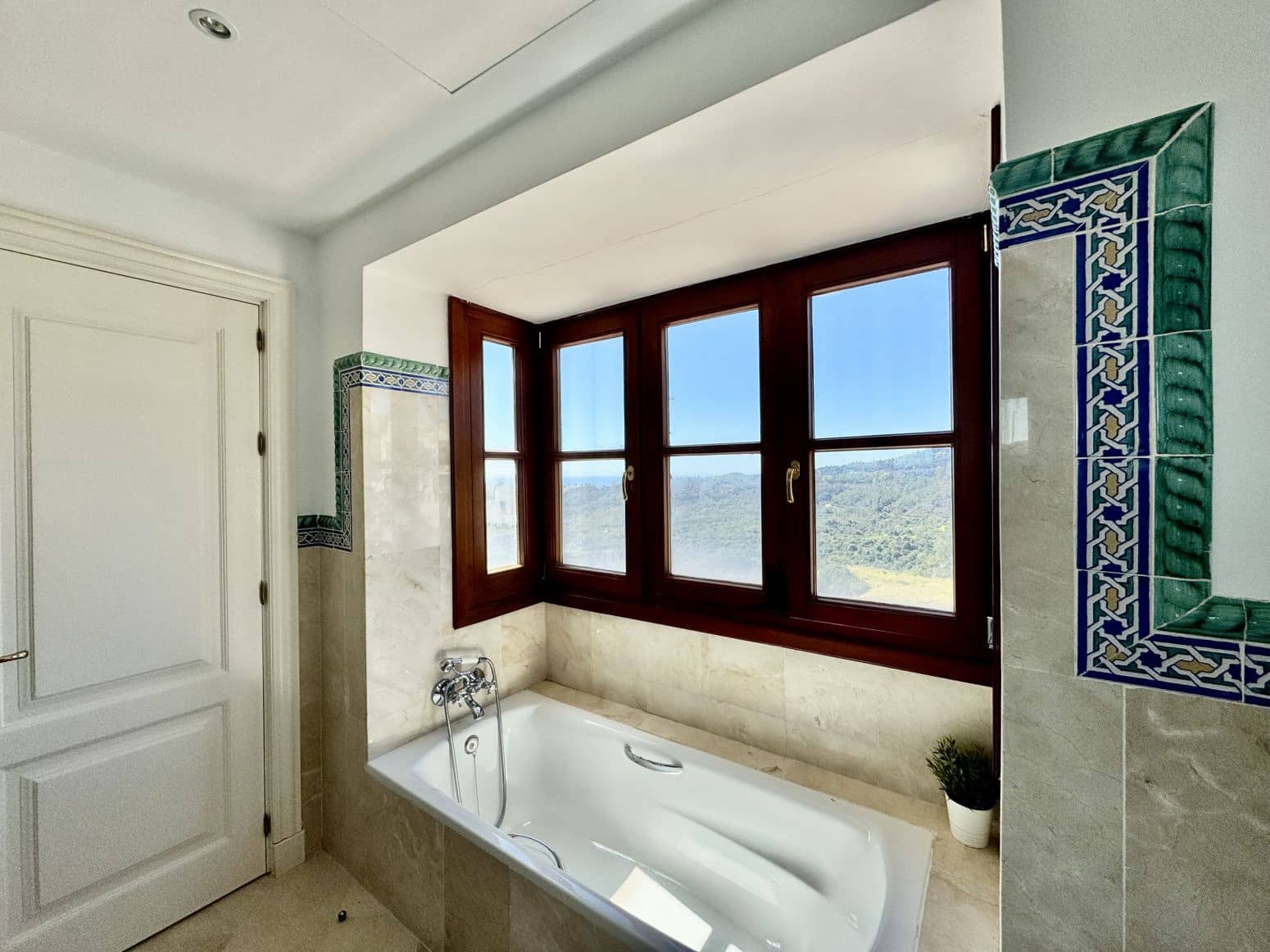 3 Zimmer Villa zu verkaufen in Benahavis mit Pool Garage - 750.000 € (Ref: 8952673)