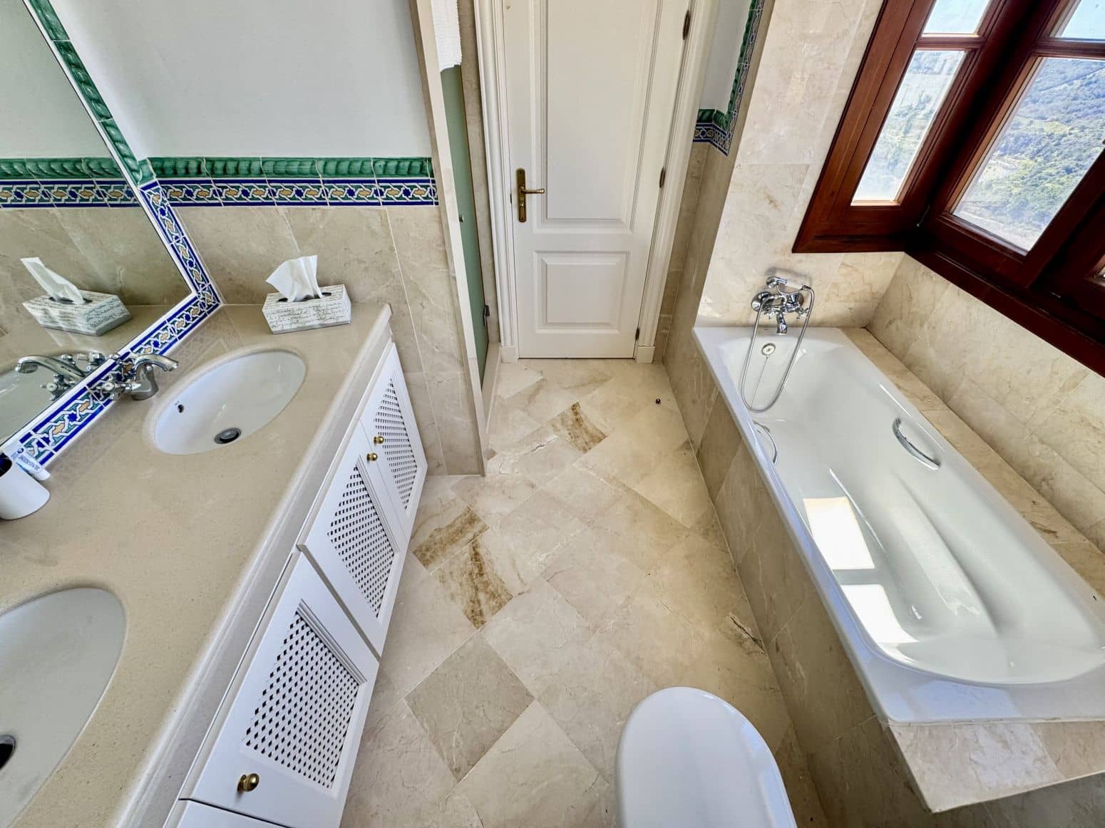 3 Zimmer Villa zu verkaufen in Benahavis mit Pool Garage - 750.000 € (Ref: 8952673)