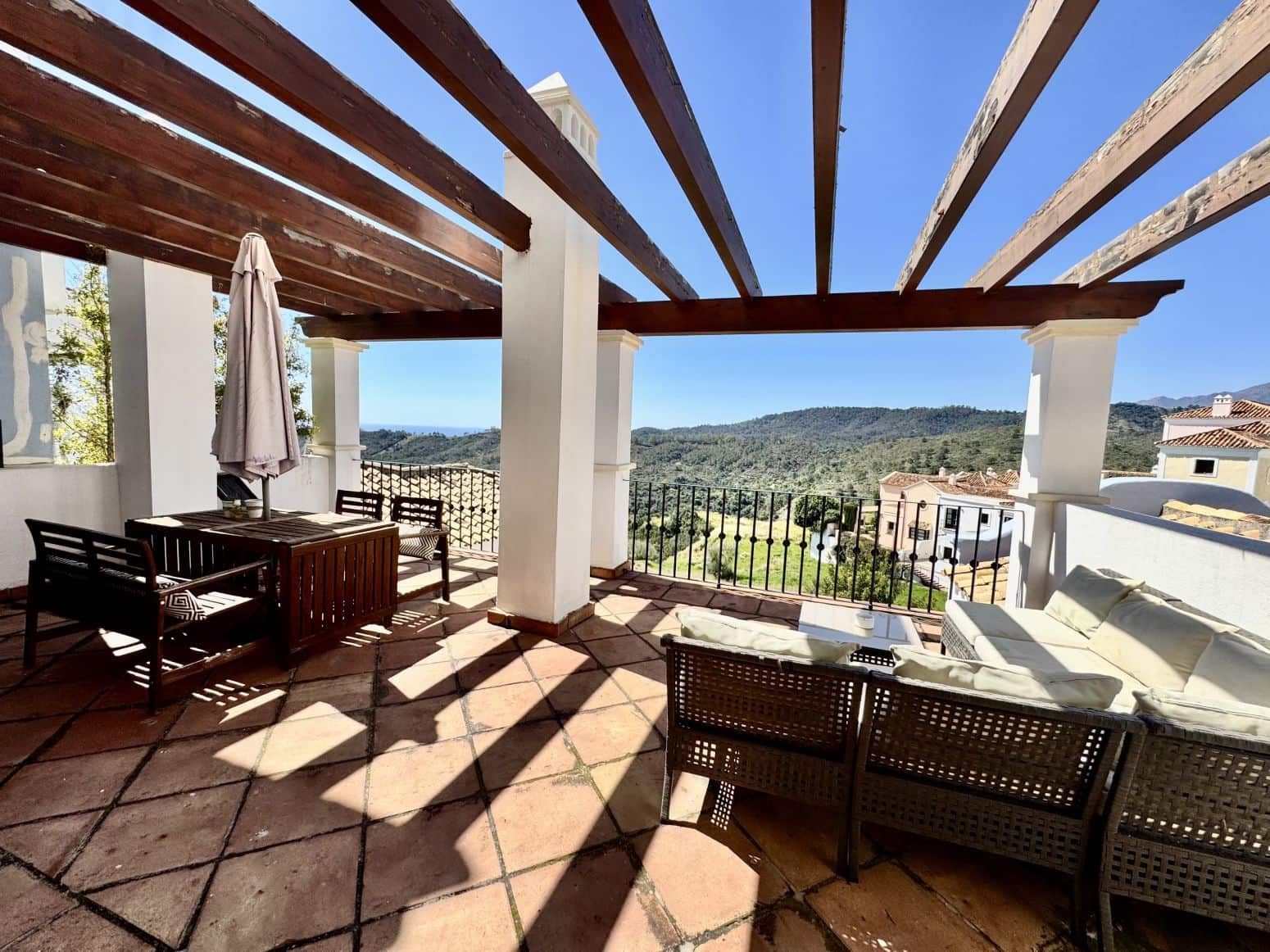 3 Zimmer Villa zu verkaufen in Benahavis mit Pool Garage - 750.000 € (Ref: 8952673)