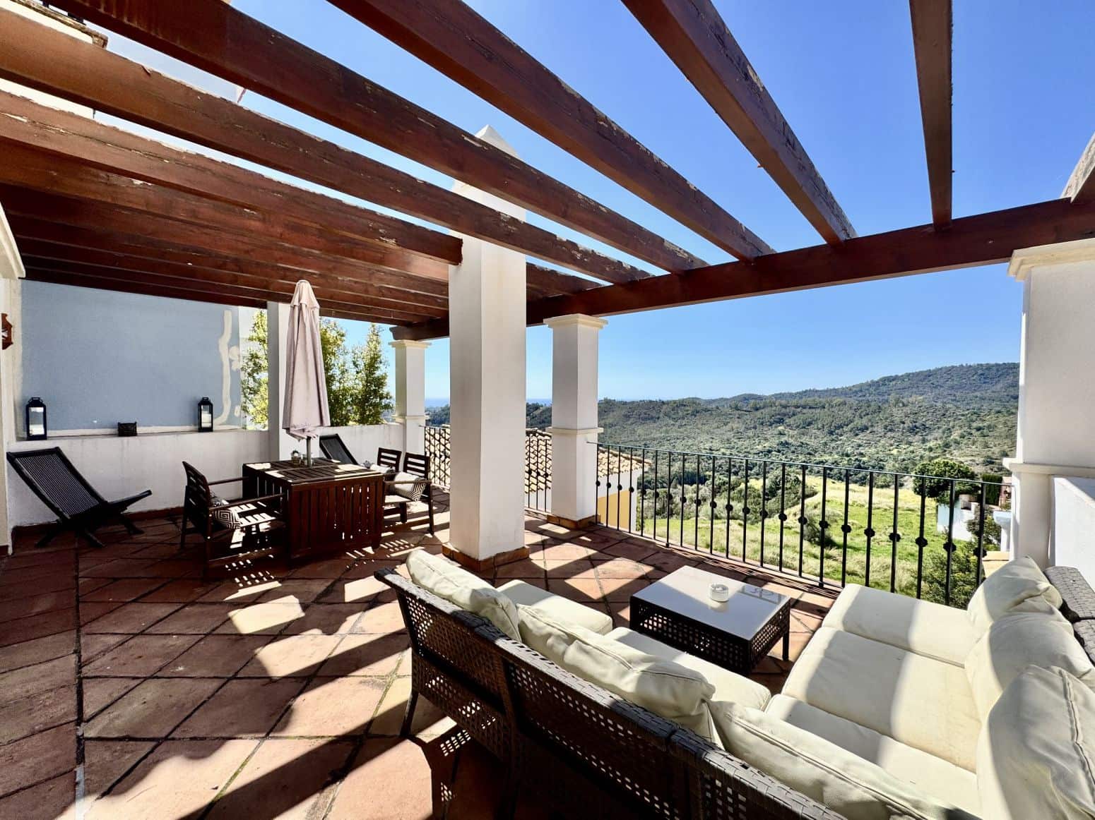 3 Zimmer Villa zu verkaufen in Benahavis mit Pool Garage - 750.000 € (Ref: 8952673)