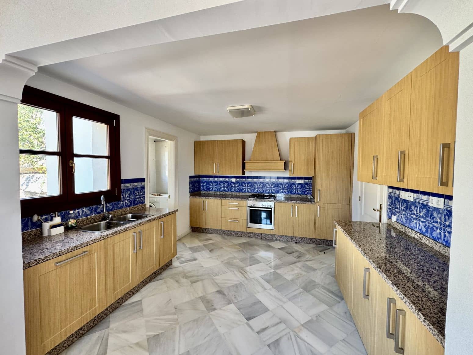 3 Zimmer Villa zu verkaufen in Benahavis mit Pool Garage - 750.000 € (Ref: 8952673)