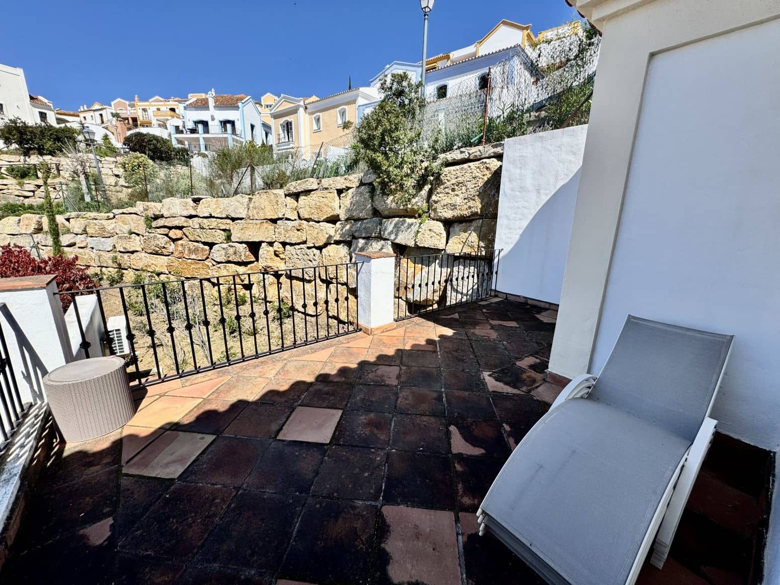 3 Zimmer Villa zu verkaufen in Benahavis mit Pool Garage - 750.000 € (Ref: 8952673)