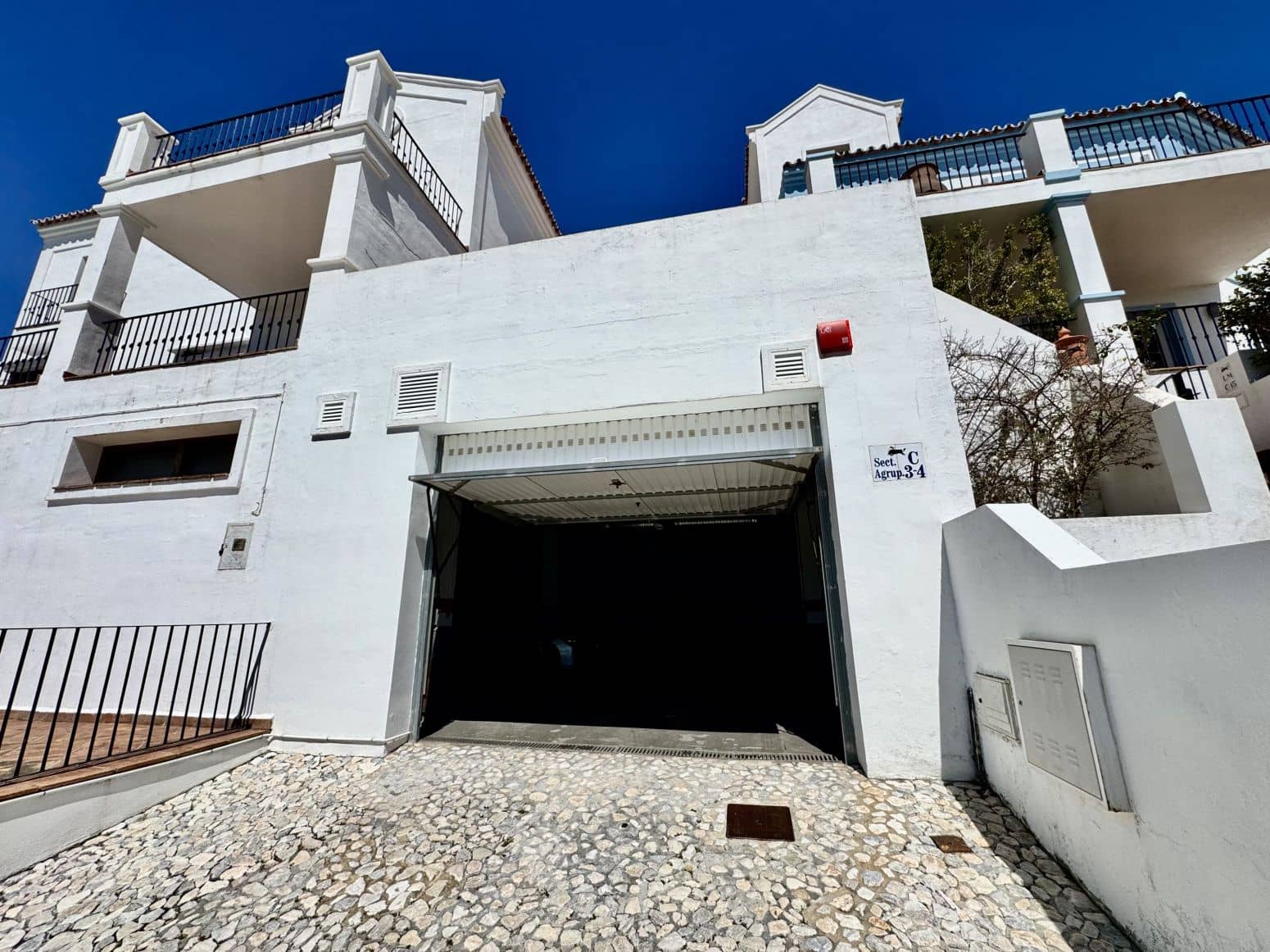 3 Zimmer Villa zu verkaufen in Benahavis mit Pool Garage - 750.000 € (Ref: 8952673)