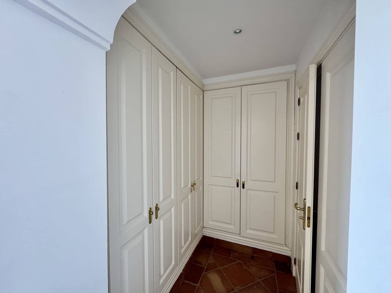 3 Zimmer Villa zu verkaufen in Benahavis mit Pool Garage - 750.000 € (Ref: 8952673)