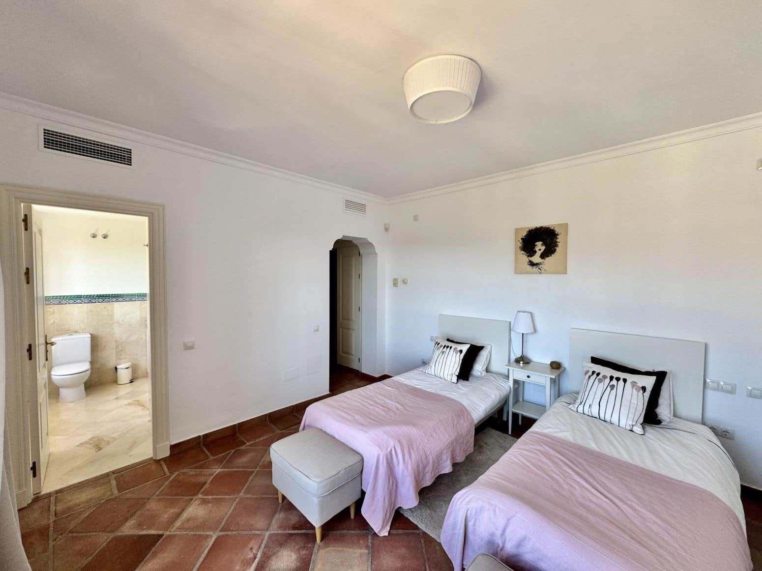 3 Zimmer Villa zu verkaufen in Benahavis mit Pool Garage - 750.000 € (Ref: 8952673)
