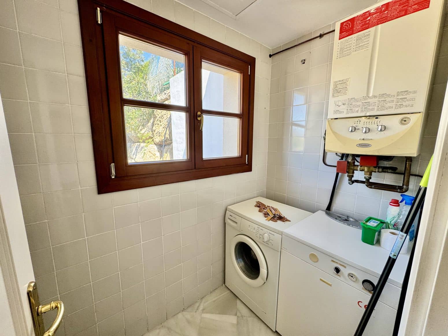 3 Zimmer Villa zu verkaufen in Benahavis mit Pool Garage - 750.000 € (Ref: 8952673)