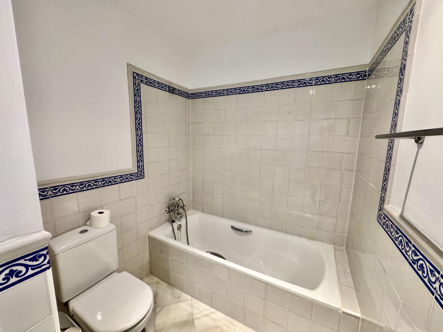 3 Zimmer Villa zu verkaufen in Benahavis mit Pool Garage - 750.000 € (Ref: 8952673)