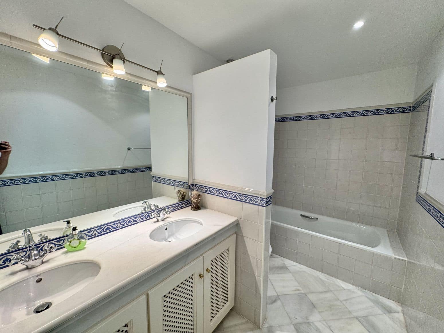 3 Zimmer Villa zu verkaufen in Benahavis mit Pool Garage - 750.000 € (Ref: 8952673)