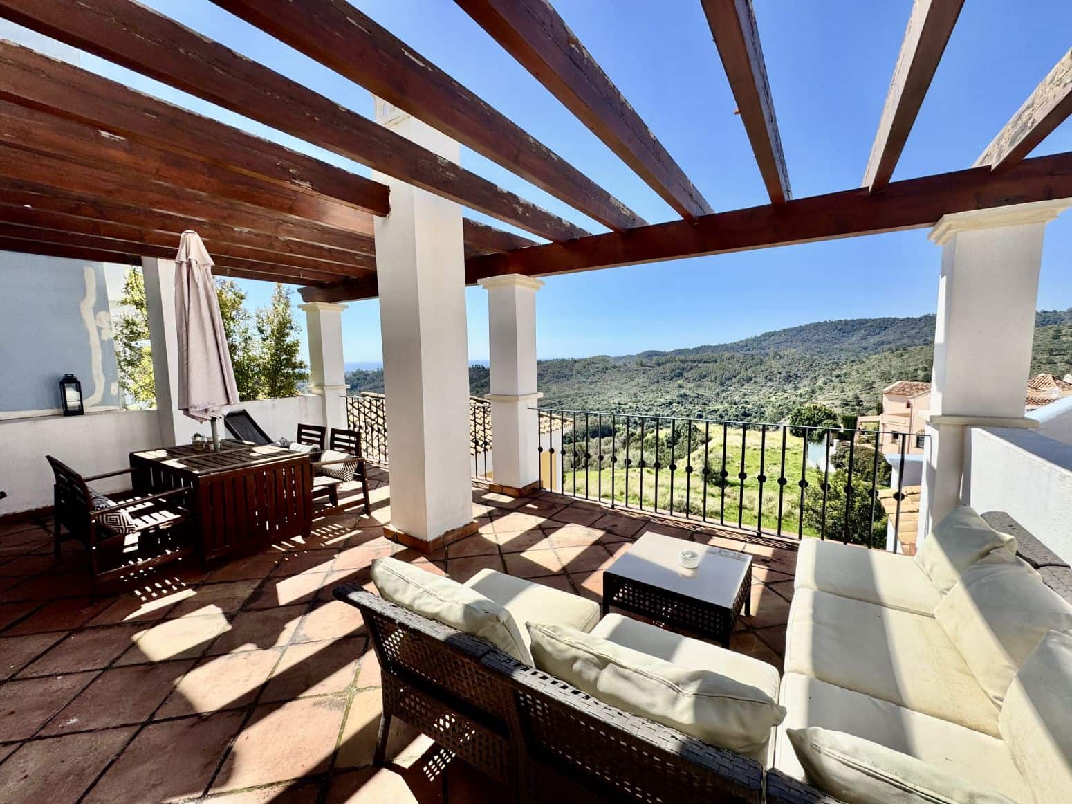 3 Zimmer Villa zu verkaufen in Benahavis mit Pool Garage - 750.000 € (Ref: 8952673)