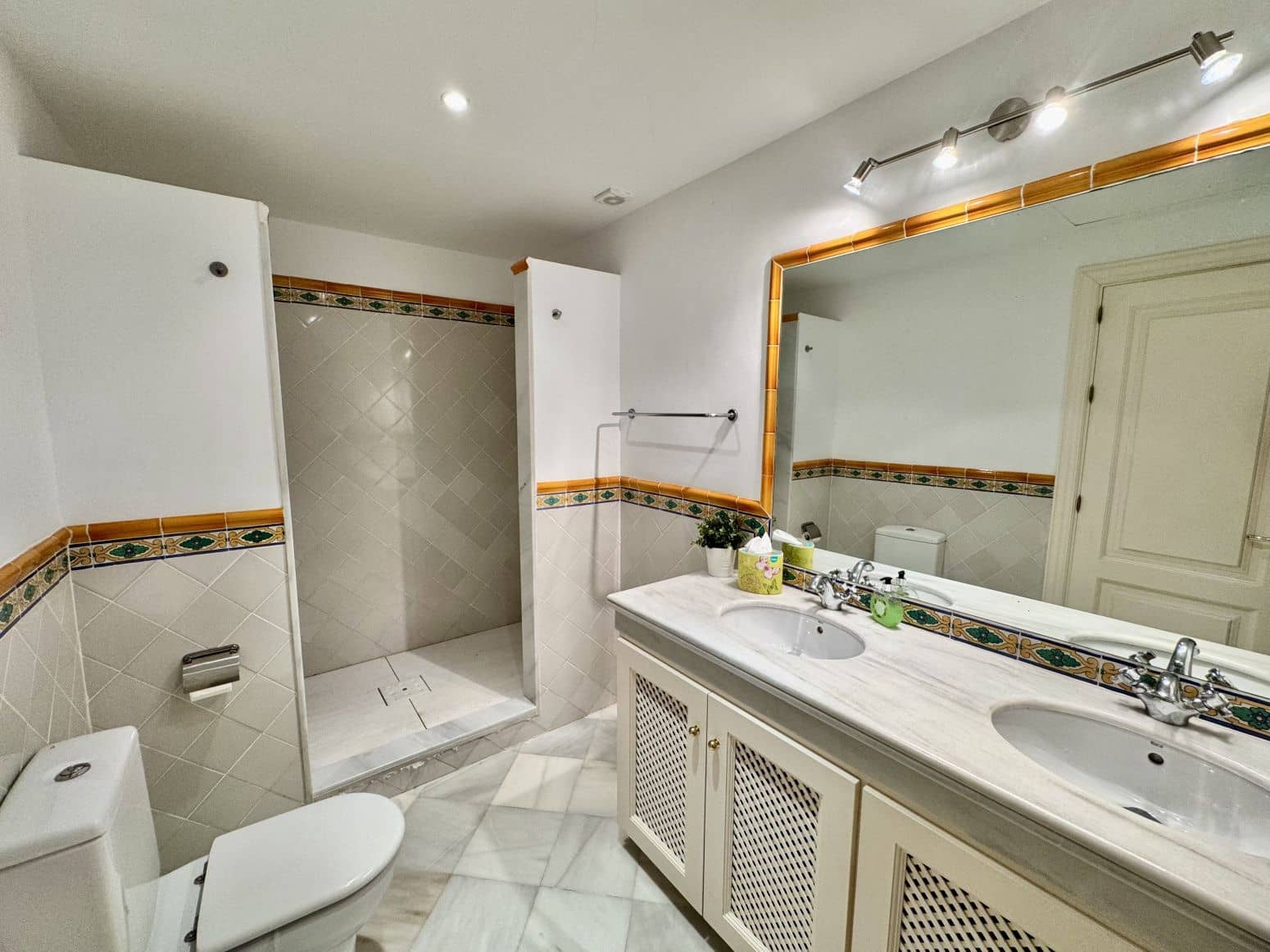 3 Zimmer Villa zu verkaufen in Benahavis mit Pool Garage - 750.000 € (Ref: 8952673)