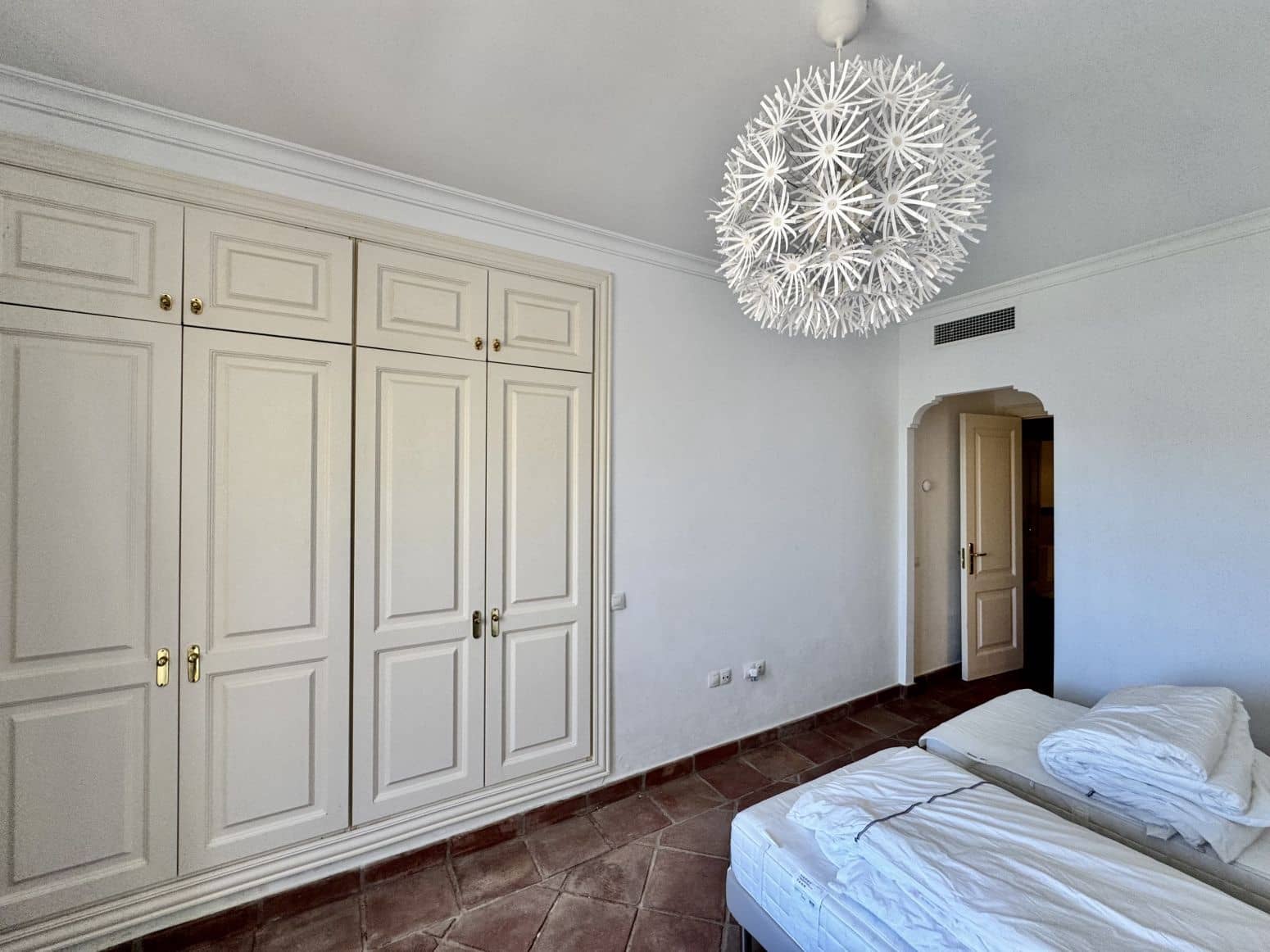 3 Zimmer Villa zu verkaufen in Benahavis mit Pool Garage - 750.000 € (Ref: 8952673)