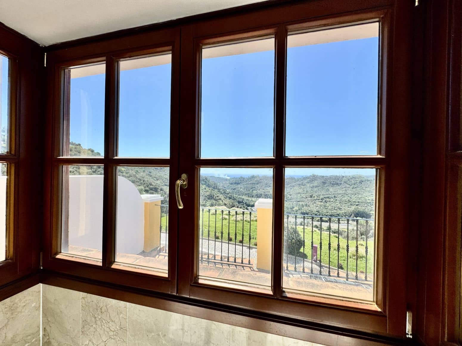 2 bedroom Villa for sale in Benahavis with pool garage - € 650,000 (Ref: 8952674)