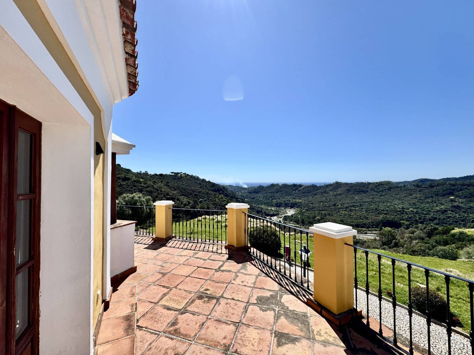 2 bedroom Villa for sale in Benahavis with pool garage - € 650,000 (Ref: 8952674)