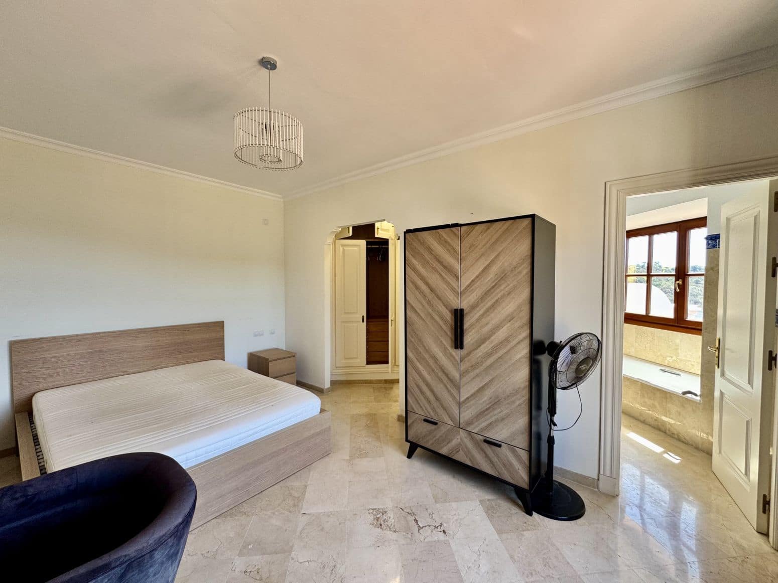 2 bedroom Villa for sale in Benahavis with pool garage - € 650,000 (Ref: 8952674)