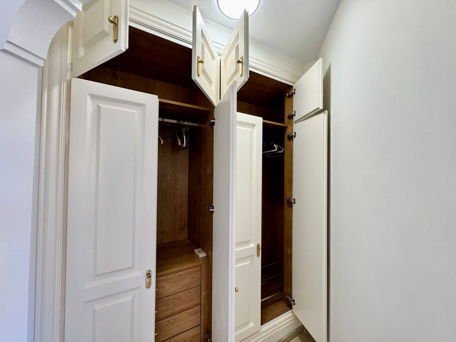 2 bedroom Villa for sale in Benahavis with pool garage - € 650,000 (Ref: 8952674)