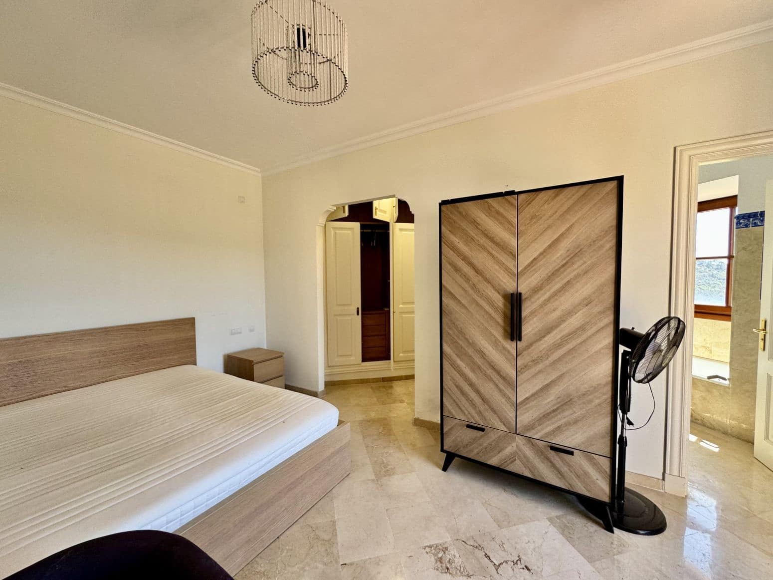 2 bedroom Villa for sale in Benahavis with pool garage - € 650,000 (Ref: 8952674)