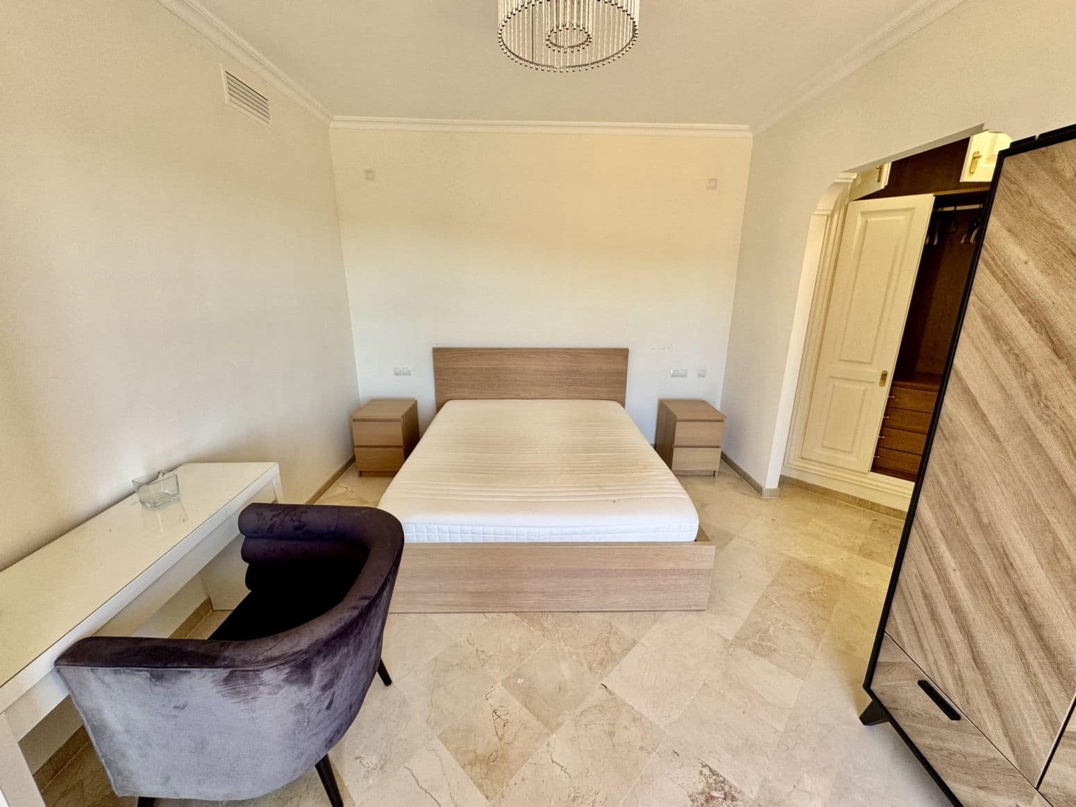 2 bedroom Villa for sale in Benahavis with pool garage - € 650,000 (Ref: 8952674)