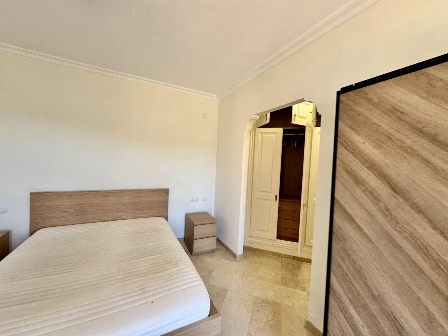 2 bedroom Villa for sale in Benahavis with pool garage - € 650,000 (Ref: 8952674)