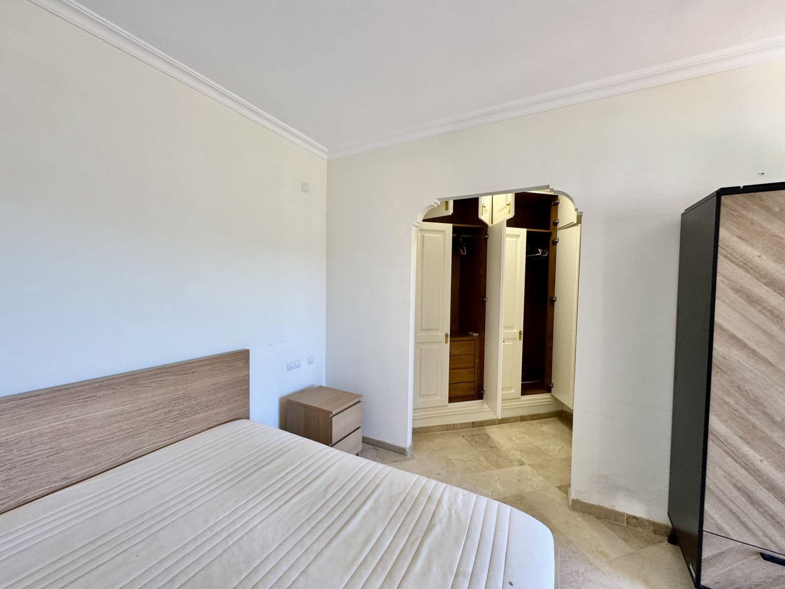 2 bedroom Villa for sale in Benahavis with pool garage - € 650,000 (Ref: 8952674)