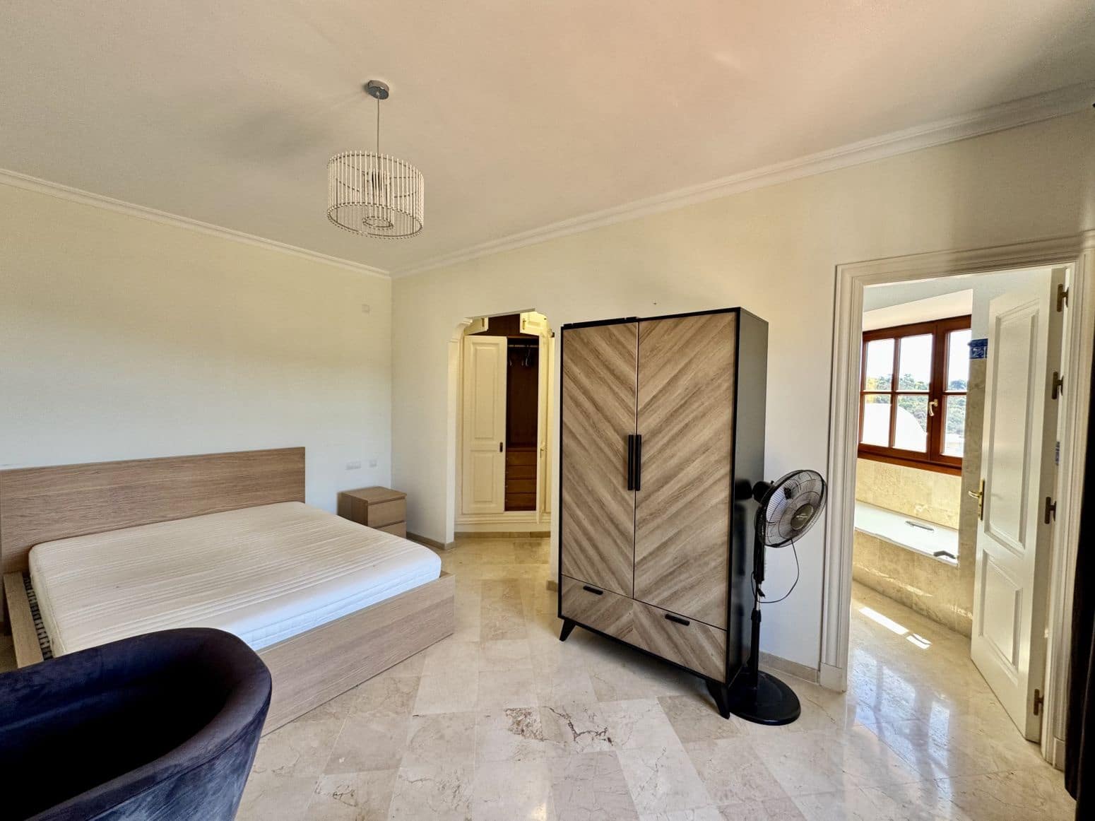 2 bedroom Villa for sale in Benahavis with pool garage - € 650,000 (Ref: 8952674)