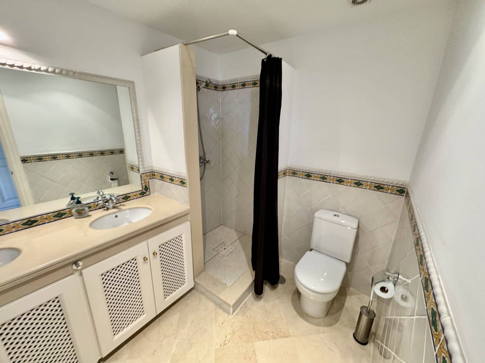 2 bedroom Villa for sale in Benahavis with pool garage - € 650,000 (Ref: 8952674)