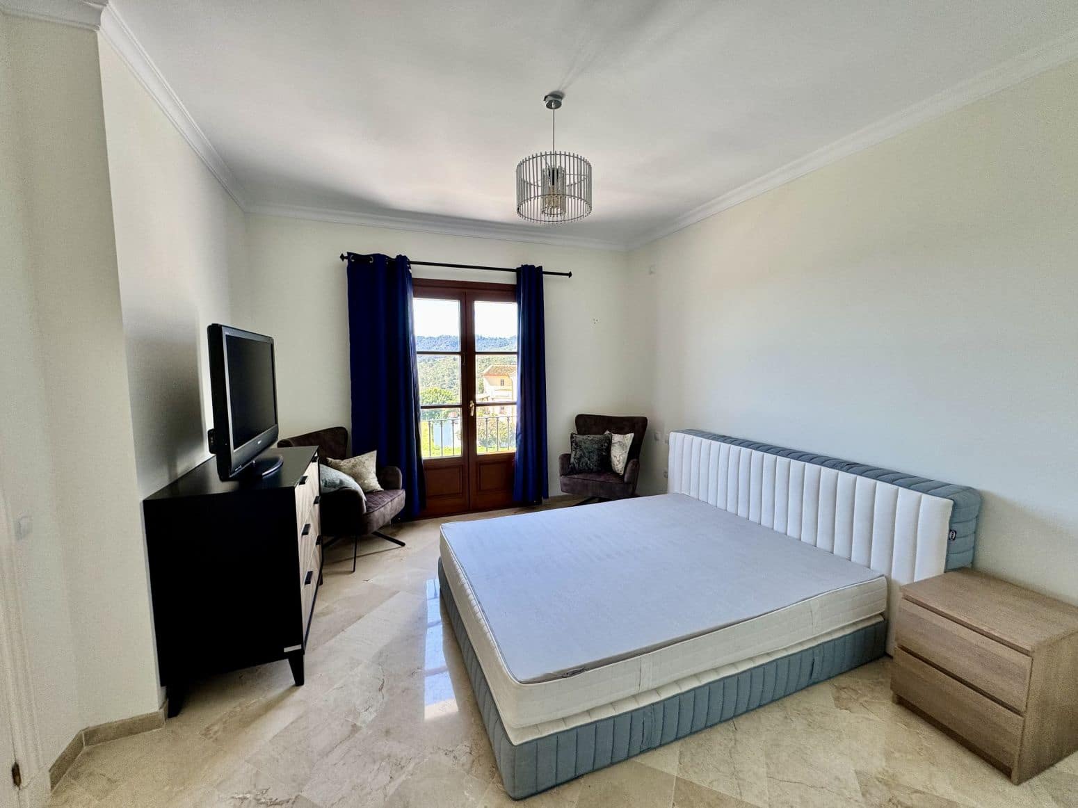 2 bedroom Villa for sale in Benahavis with pool garage - € 650,000 (Ref: 8952674)